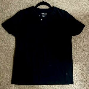 Kenneth Cole, men’s v-neck, small